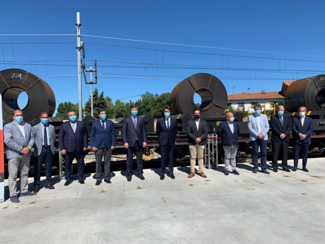 Imagen de archivo de la llegada del primer tren con bovinas de aluminio a la planta de &#039;Network Steel&#039; en Villdangos el pasado verano 