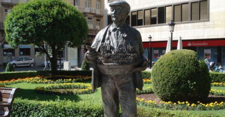 Imagen de la estatua del cuchillero