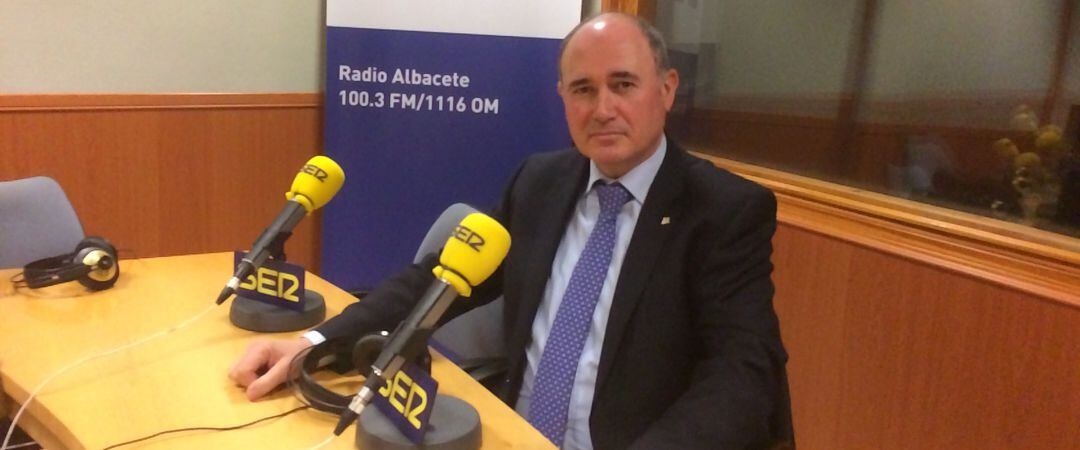 Imagen de archivo Herminio Molina en Radio Albacete