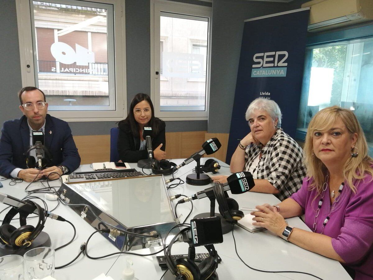 D&#039;esquerra a dreta Xavi Palau, Jordina Freixanet, Carme Valls i Violant Cervera.