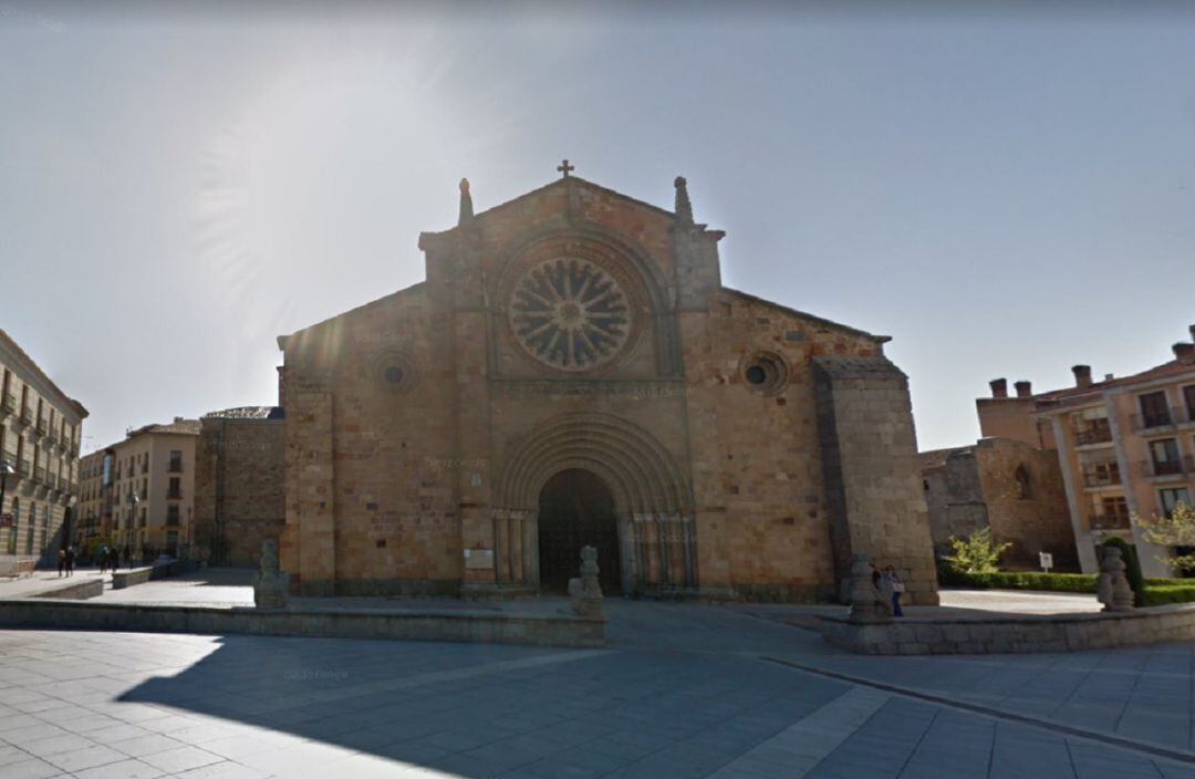 Iglesia de San Pedro en el centro de Ávila