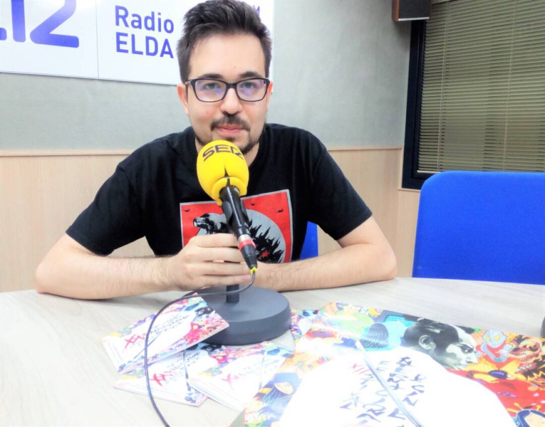 Miguel Herrero, foto de archivo en el estudio de Radio Elda SER