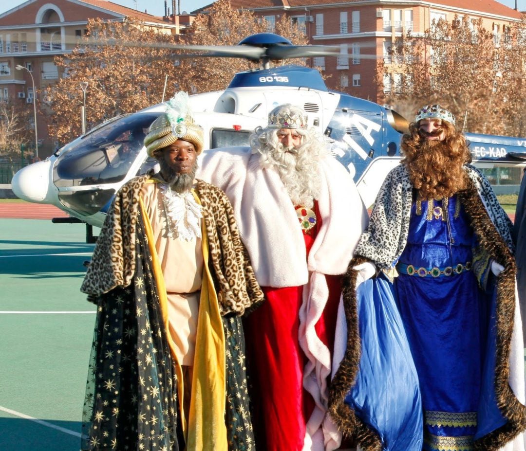 Imagen de archivo de los Reyes Magos llegando a Getafe en helicóptero EUROPA PRESS