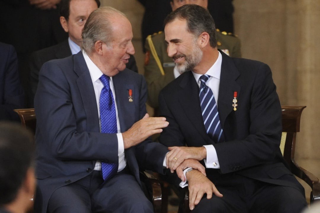 El Rey Felipe VI y el rey emérito asisten a la celebración del 30 aniversario de la entrada de España en las Comunidades Europeas en un acto celebrado en el Palacio Real el 24 de junio de 2015