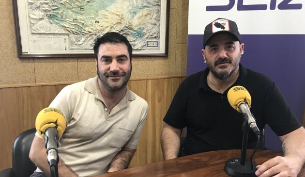 Raúl Saez y Juanra Fernández en los estudios de SER Cuenca.