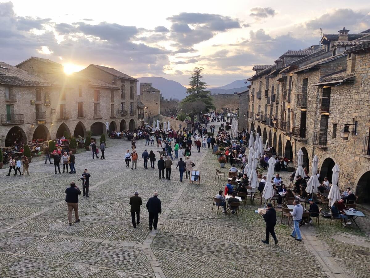 Aínsa recupera el turismo nacional más allá de Aragón durante las vacaciones de Semana Santa