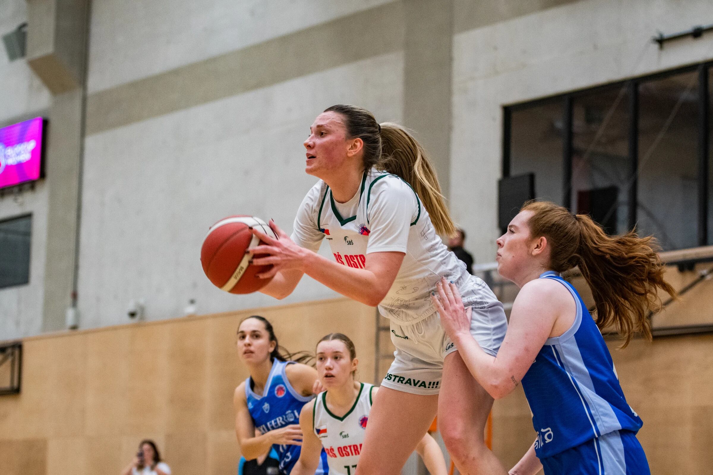 Claire Melia dispuso finalmente de minutos en el Ostrava-Baxi (foto: FIBA)