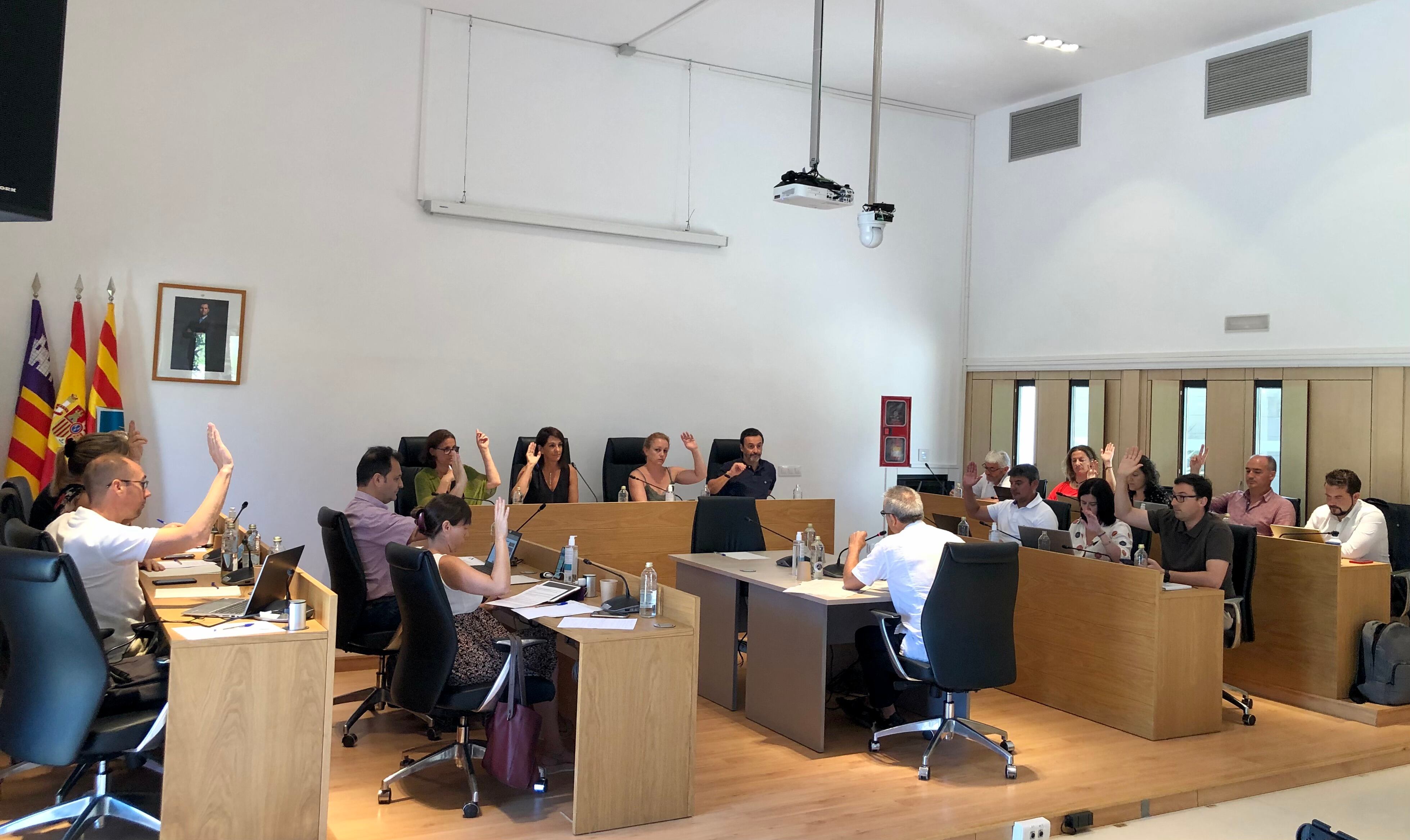 Un momento durante la votación de las propuestas