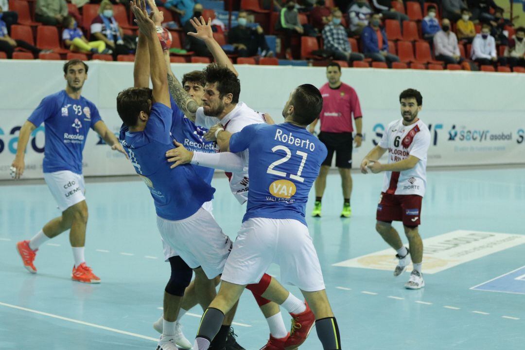 Moreira, ex jugador del Villa de Aranda, durante un lance del encuentro ante Valladolid este miércoles.