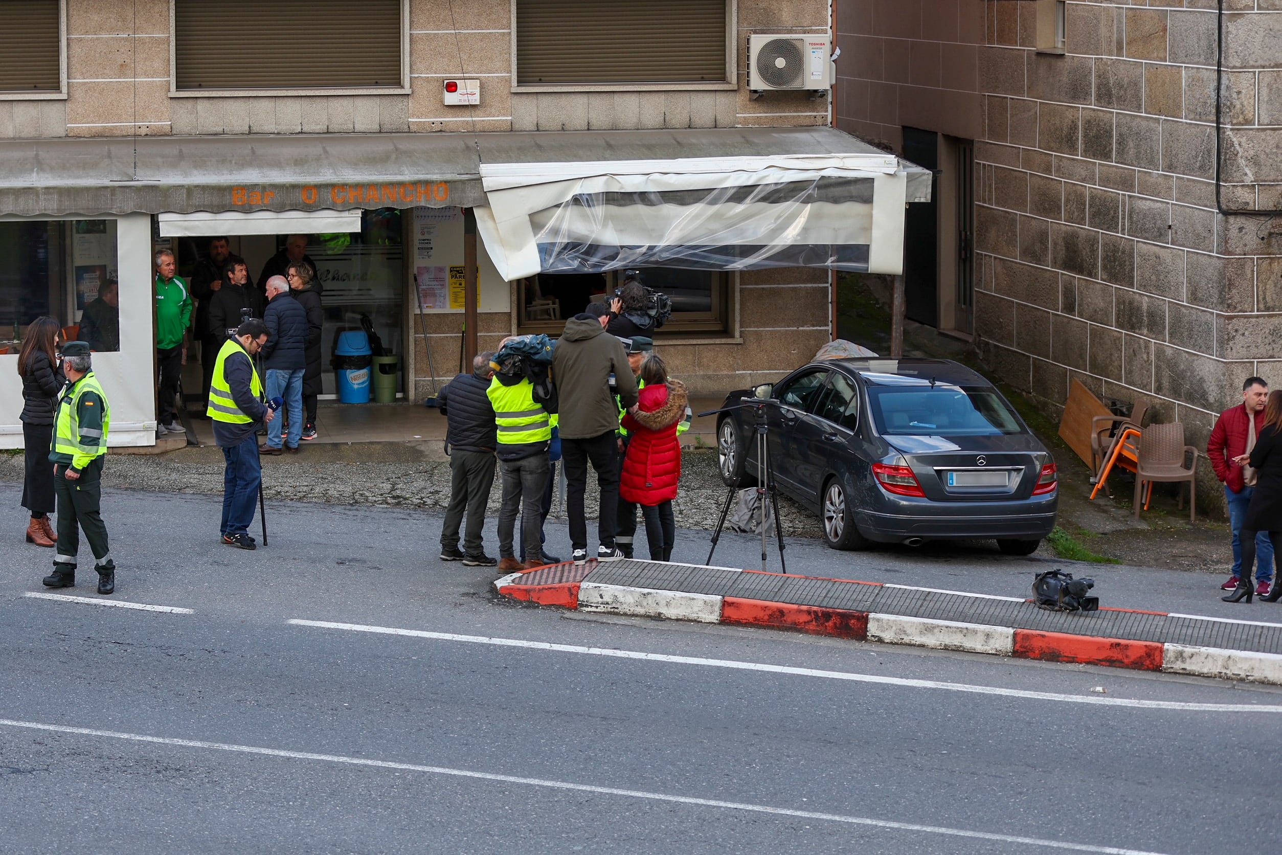 Atropellan a cuatro personas sentadas en una terraza en Vilaboa