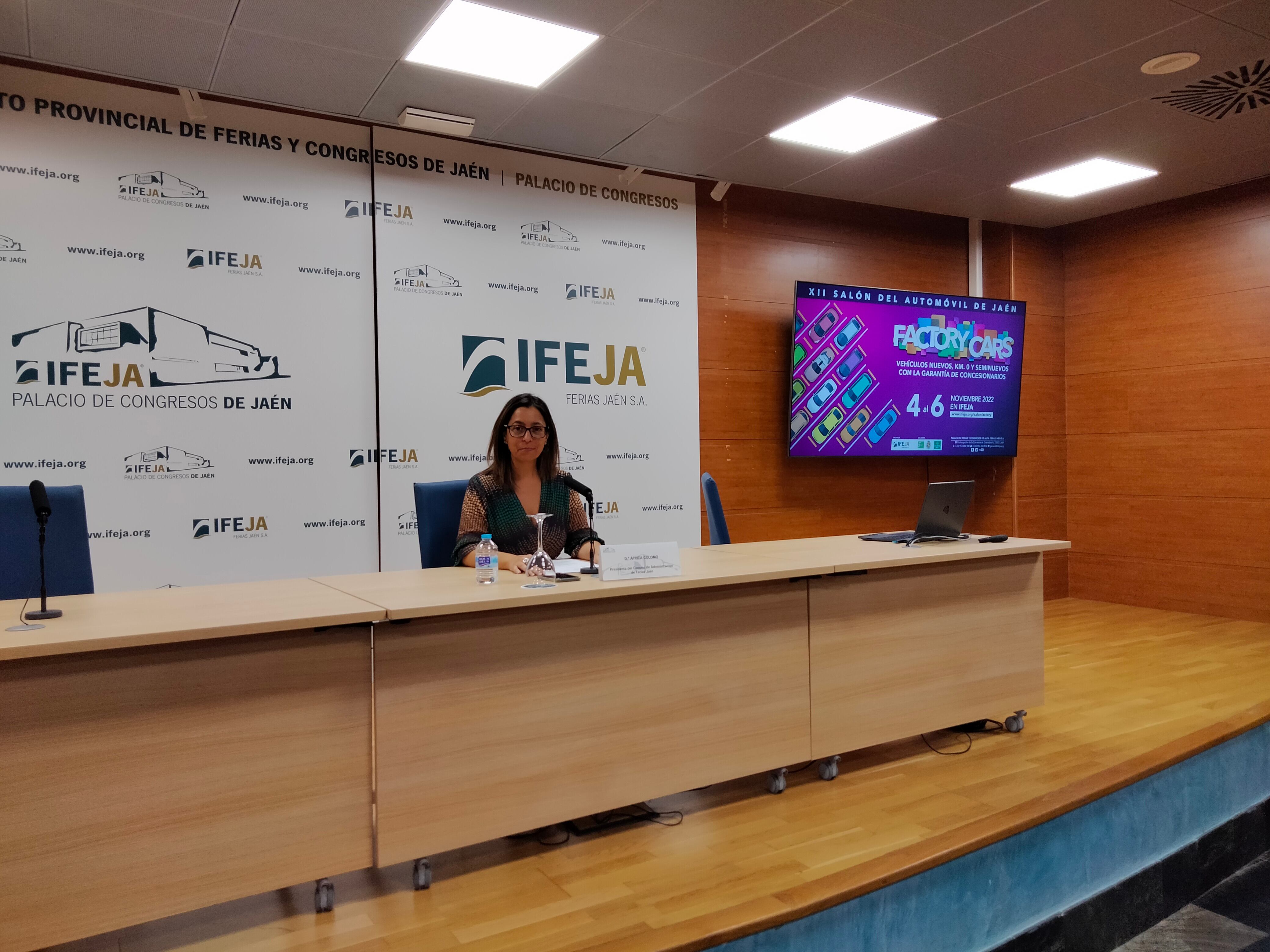 La presidenta del Consejo de Administración de Ferias Jaén, África Colomo, durante una rueda de prensa