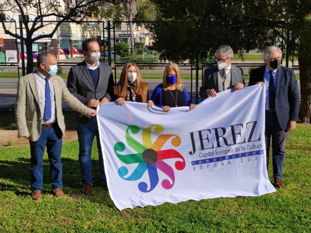 Instantes antes del izado de la bandera en el campus de La Asunción