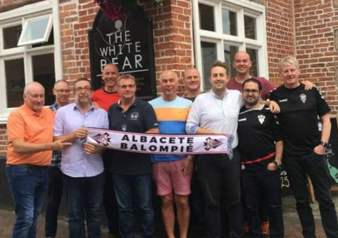 Miembros de la peña Clockwork Cheese