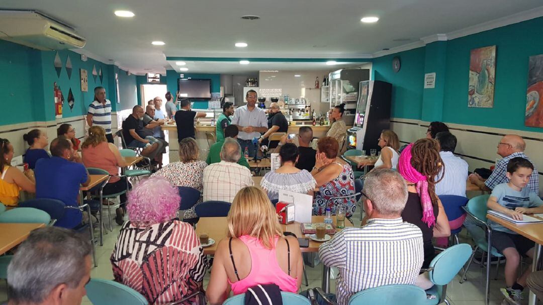 Una nueva edición de &#039;Un café con el alcalde&#039; en el bar Mónica.