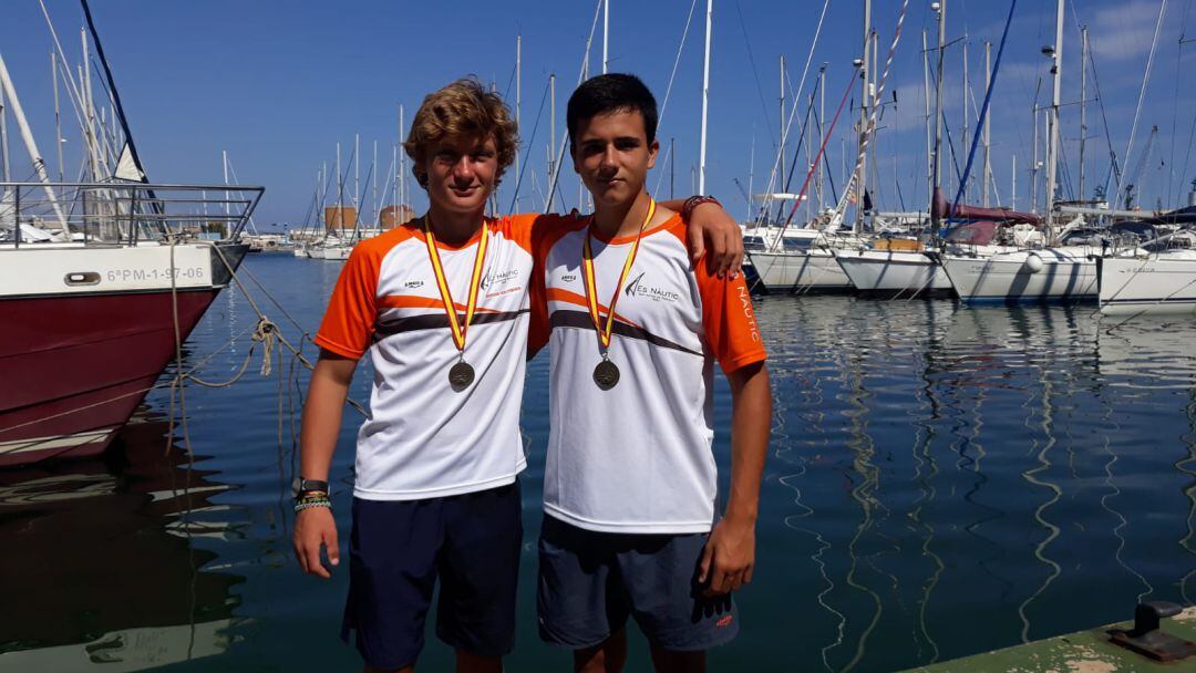 García y Prendes posan con sus medallas