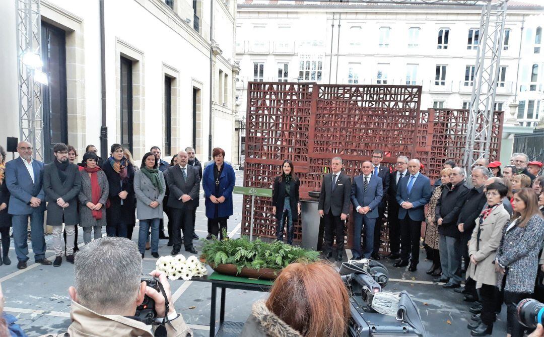 El Parlamento vasco recuerda a las víctimas el &#039;Día de la Memoria&#039;