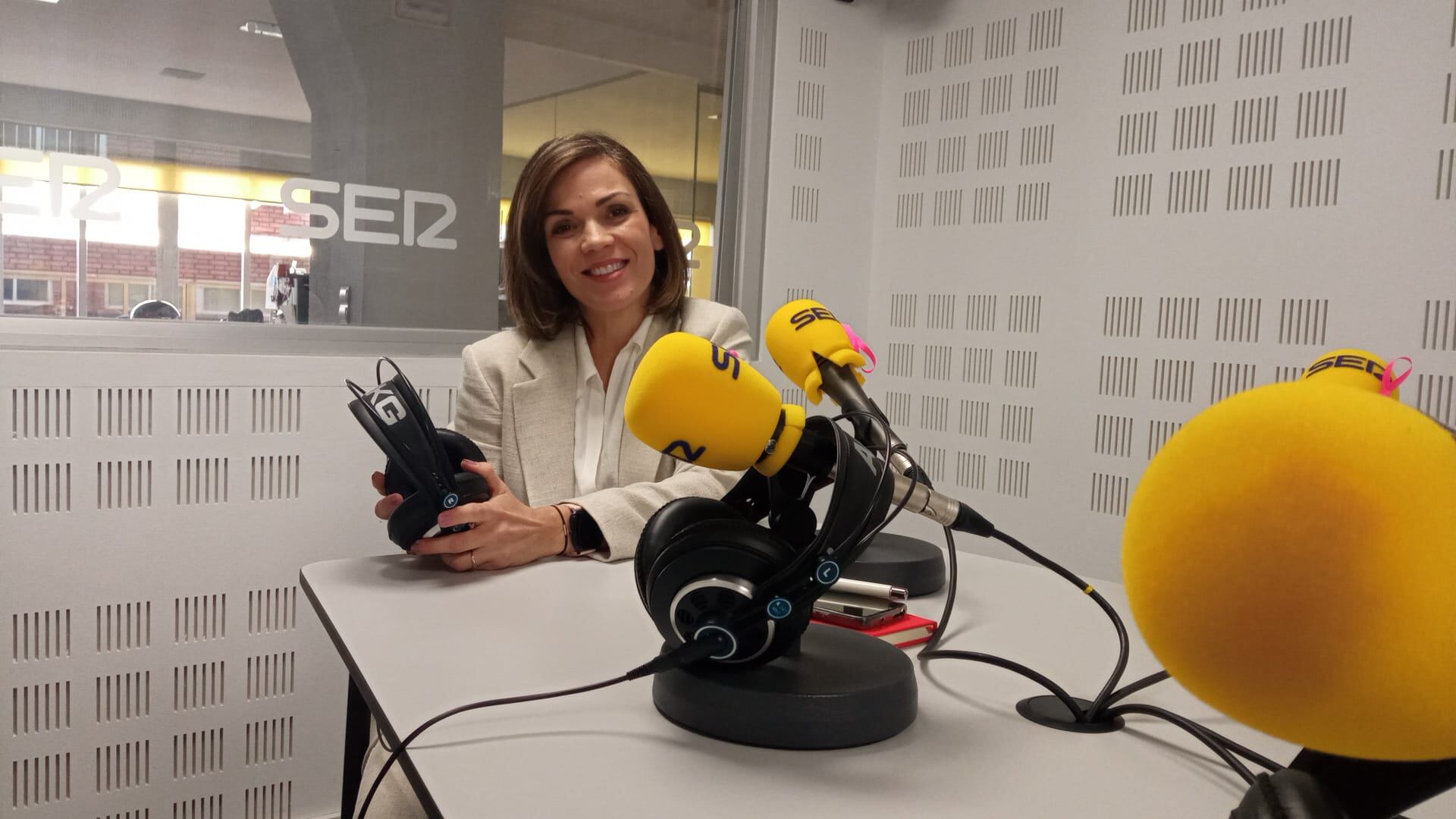 Esther Mora, en los estudios de SER Puertollano