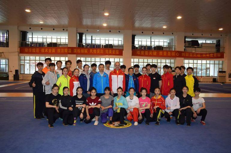 A selección de China, a mellor do mundo de Wushu,con o Ourensán, José Gago.A delegación chinesa ofrecerá entre o 2 e o 6 de xullo un taller para deportistas de base e de alto nivel de Galicia