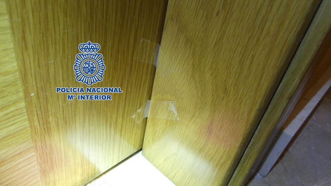 Imagen de archivo de marcas que los ladrones colocan en las puertas de las viviendas para comprobar que están vacías.