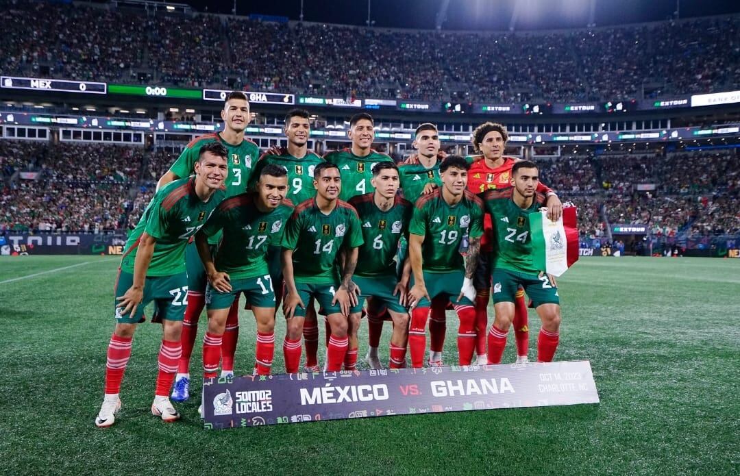 El once de México con César Montes.