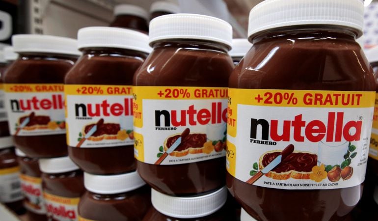 Varios botes de Nutella, en un supermercado de Niza (Francia).