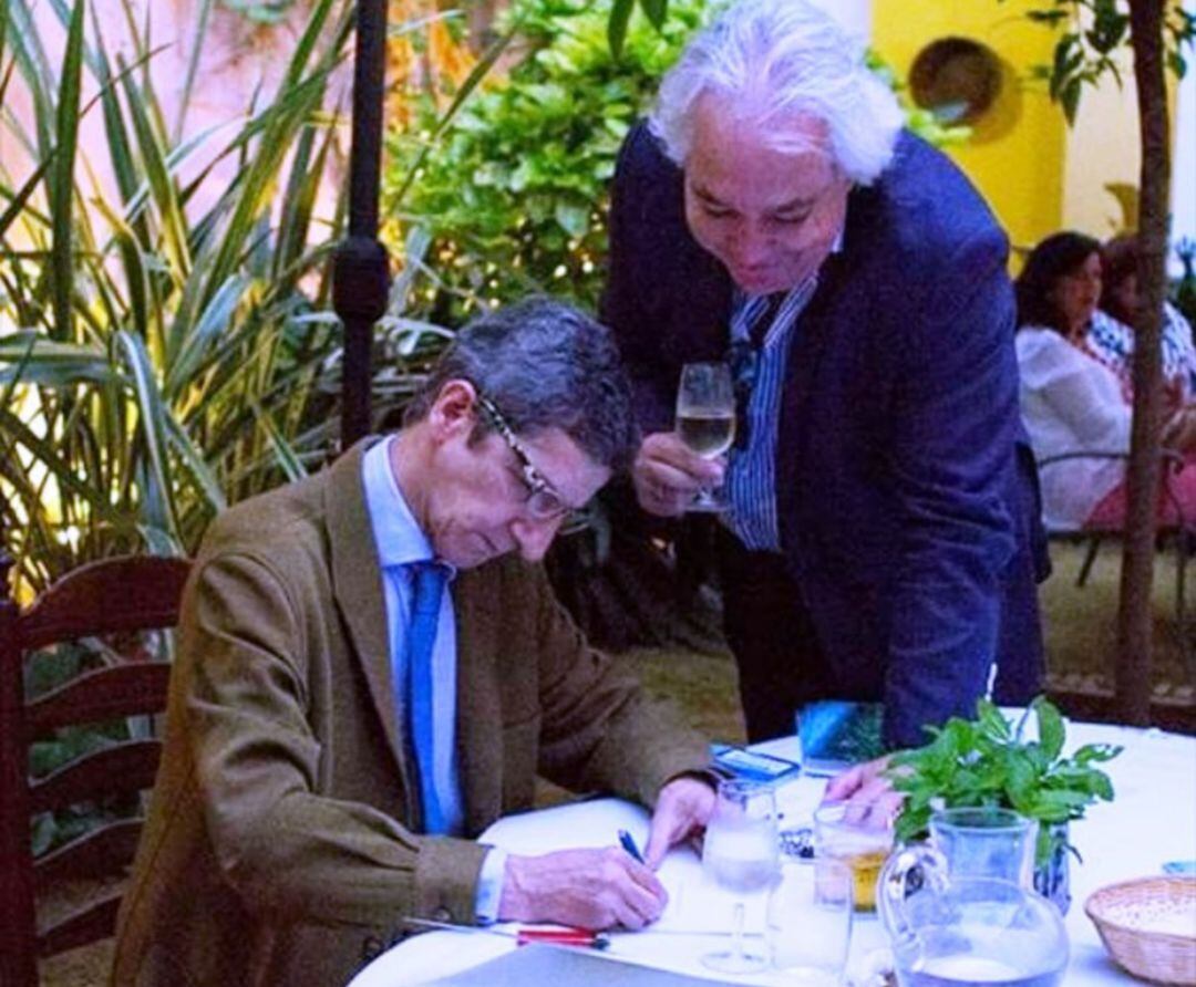 Ignacio Cosano, con Rafael Benítez Toledano