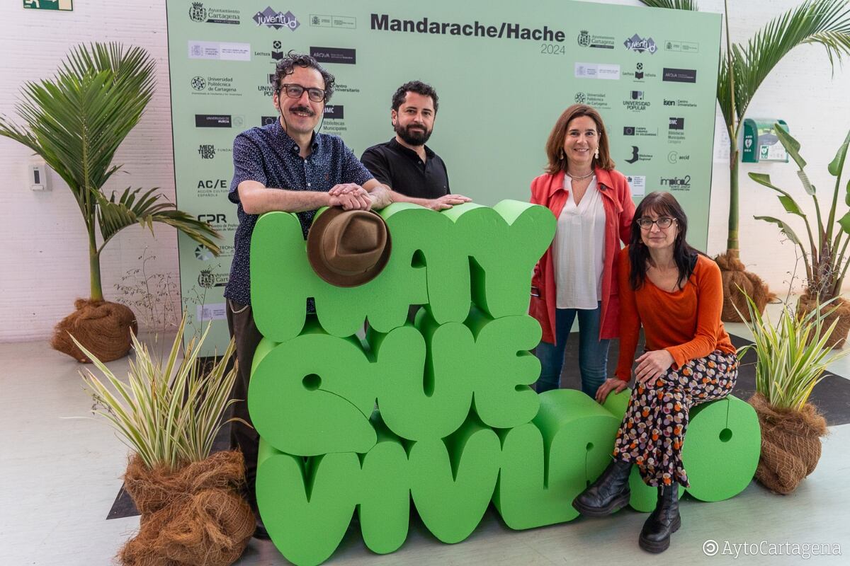 Encuentro con los finalistas Premios Mandarache y Hache 2024
