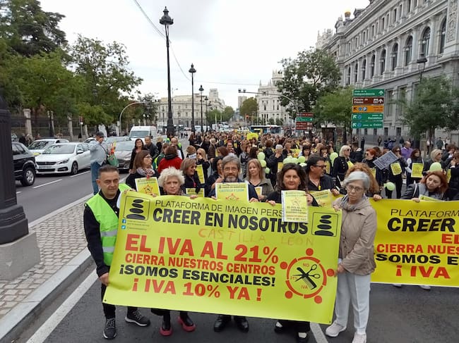 El sector de la imagen personal se manifiesta en Madrid. Imagen cedida por Salva Díaz, de la plataforma 'Creer en Nosotros'