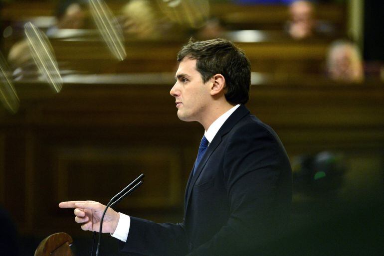 GRA537. MADRID, 15032016.- El líder de Ciudadanos, Albert Rivera, durante su intervención en el primer pleno ordinario del Congreso de la legislatura que debate dos proposiciones no de ley del PP y de Ciudadanos que defienden la unidad de España ante las 