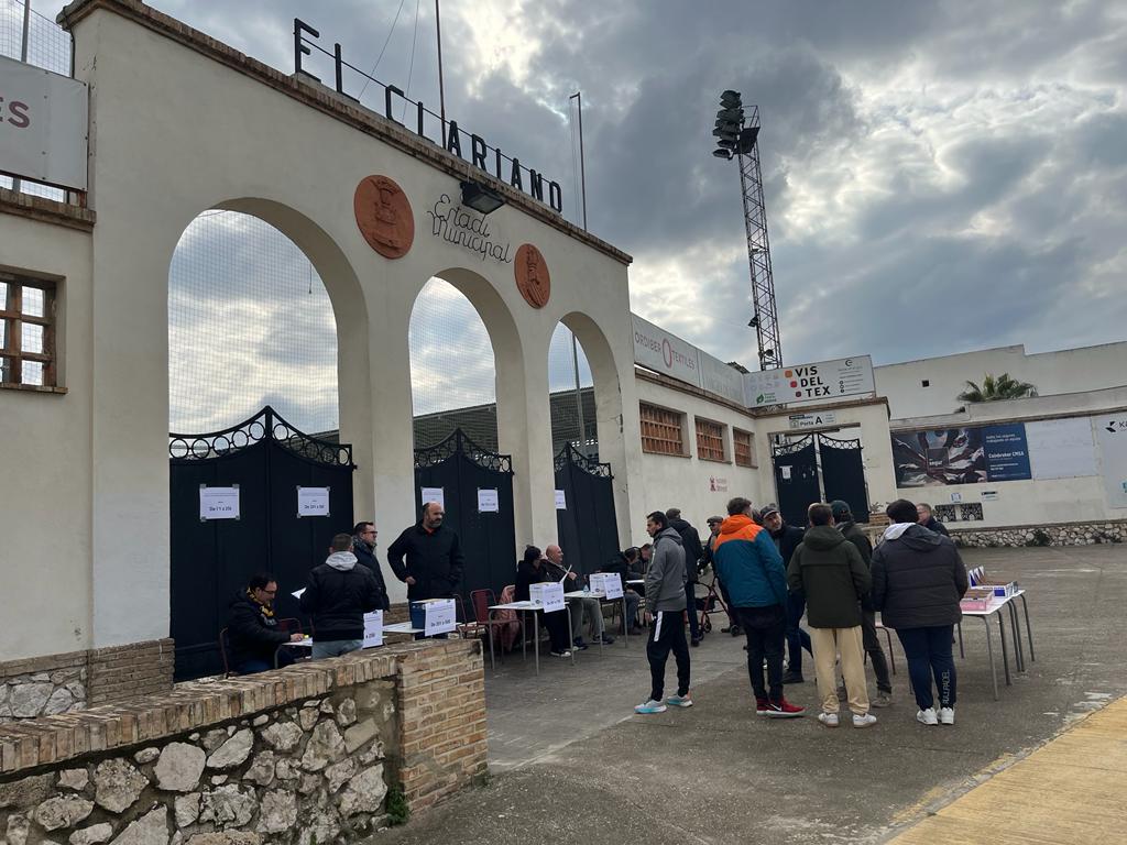 Les taules per realitzar la votació sobre el nom de l'Ontinyent 1931