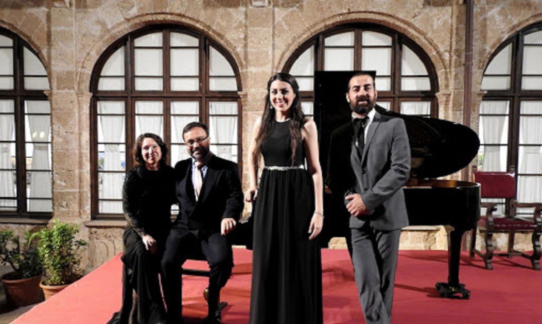 El elenco de Euroclàssics formado por la soprano Andrea Jiménez, el tenor José Manuel Sánchez, el barítono Joan Miqul Muñoz y el pianista Francesc Blanco. 