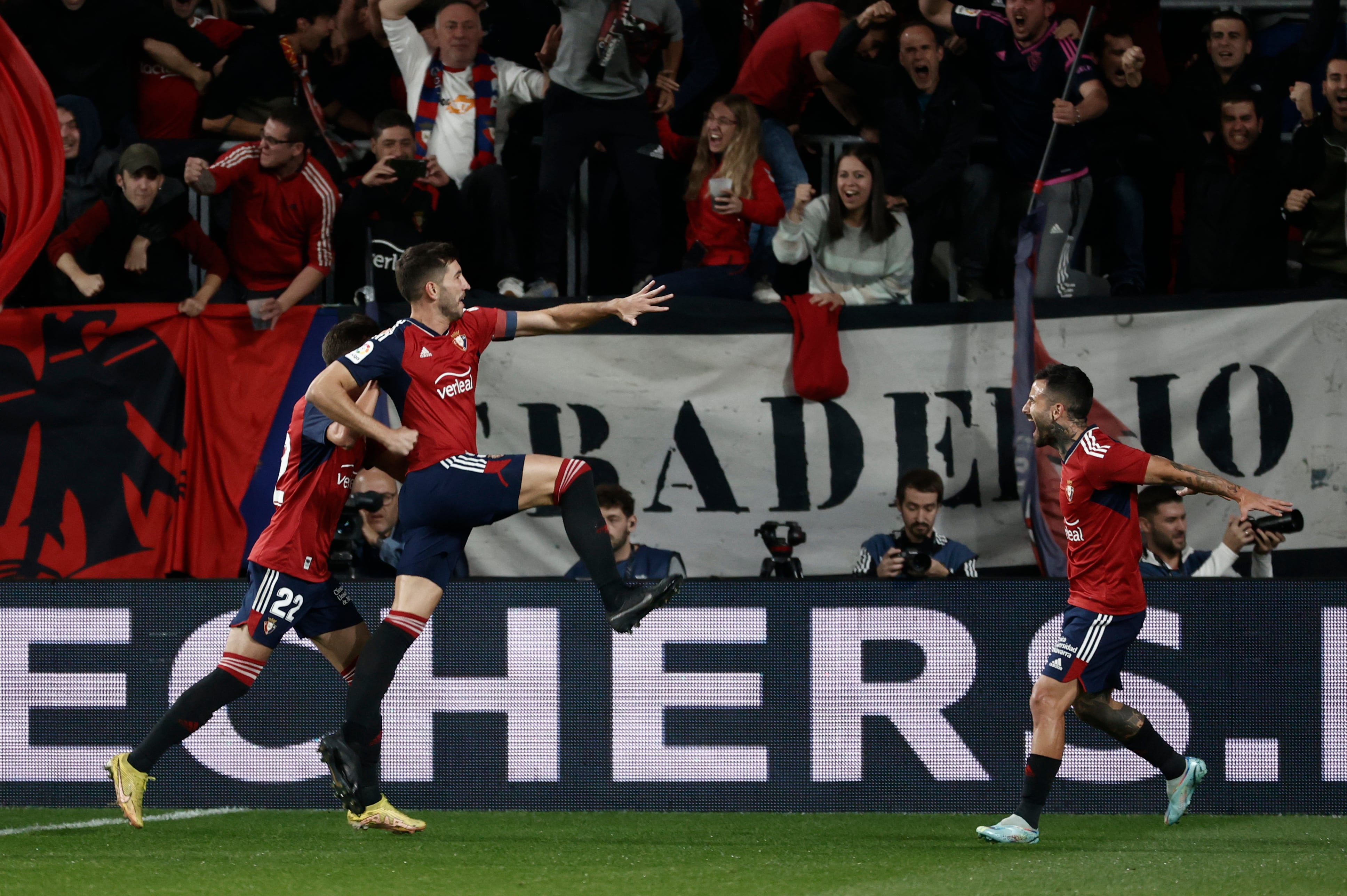 El defensa de Osasuna David García nuevo internacional celebra el 1-0 ante FC Barcelona en El Sadar