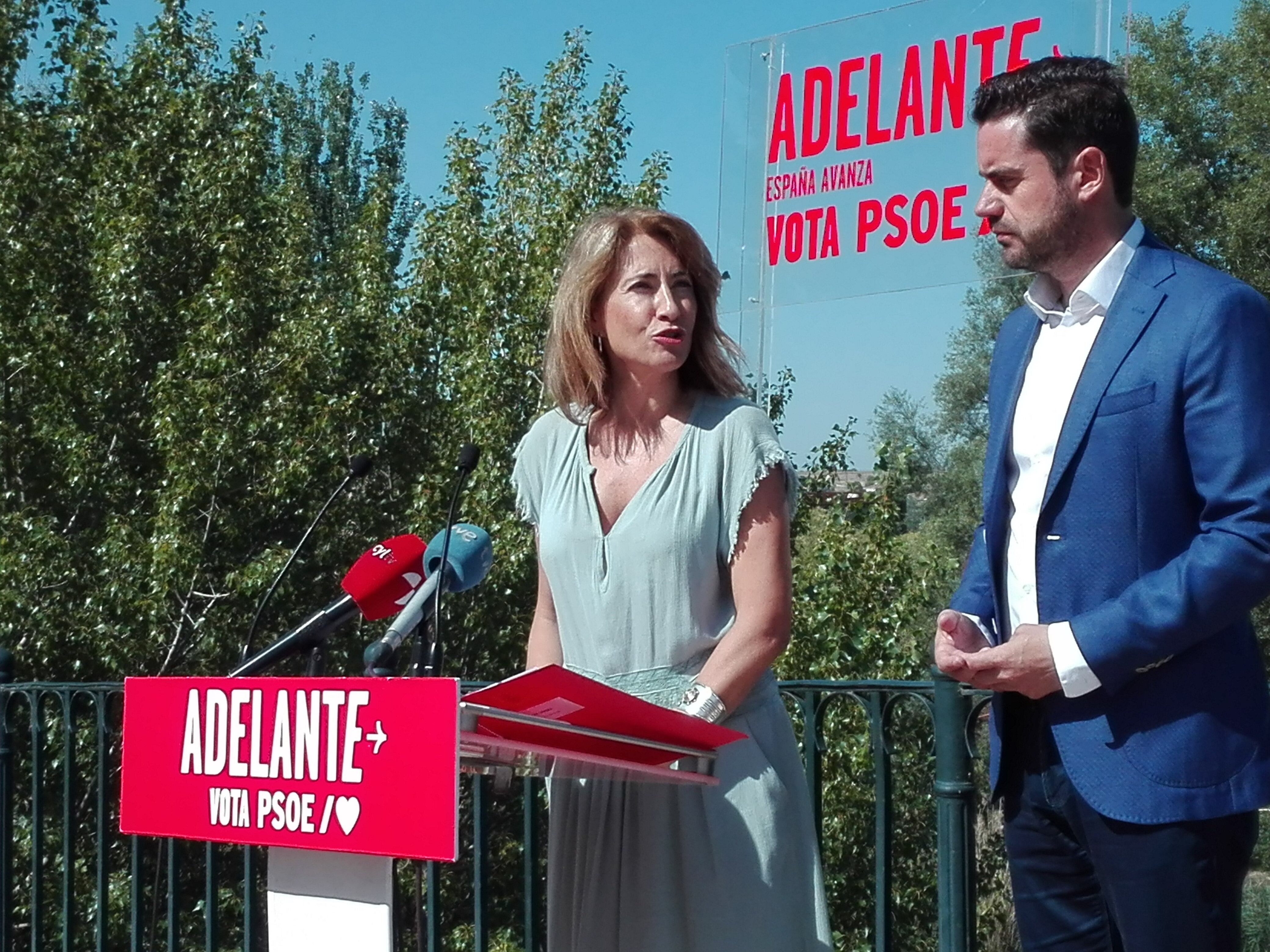 La ministra Raquel Sánchez, interviene junto al candidato Antidio Fagúndez