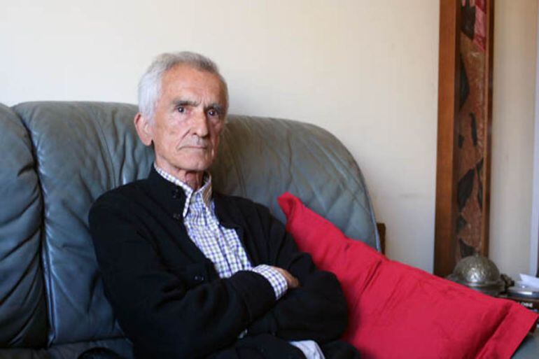 El escritor Carlos Oroza