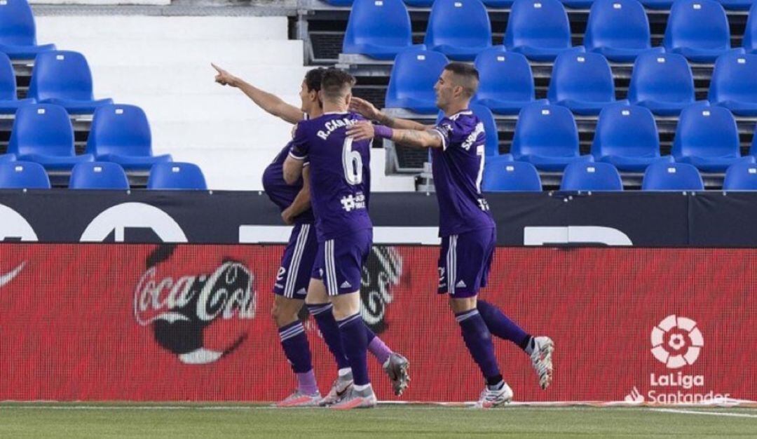 El Valladolid festeja el primer gol de Unal