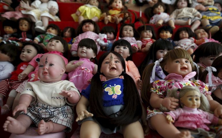 Las &#039;look thep&#039;, unas muñecas con supuestos poderes sobrenaturales que se han puesto de moda en Tailandia.