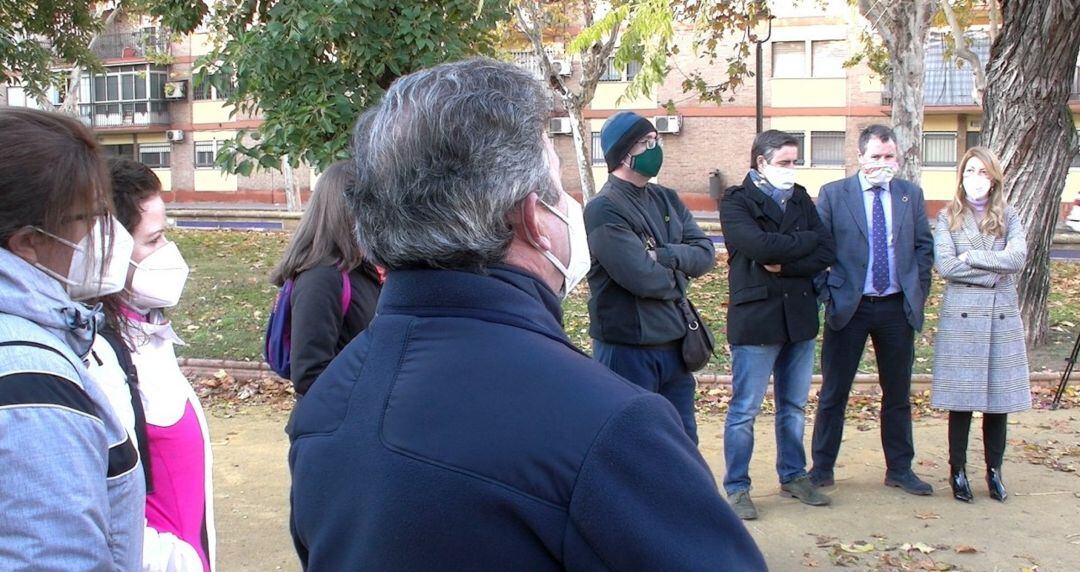 Visita de las autoridades a las labores realizadas en Andújar dentro de éste proyecto de Jardinería Urbana Sostenible. 