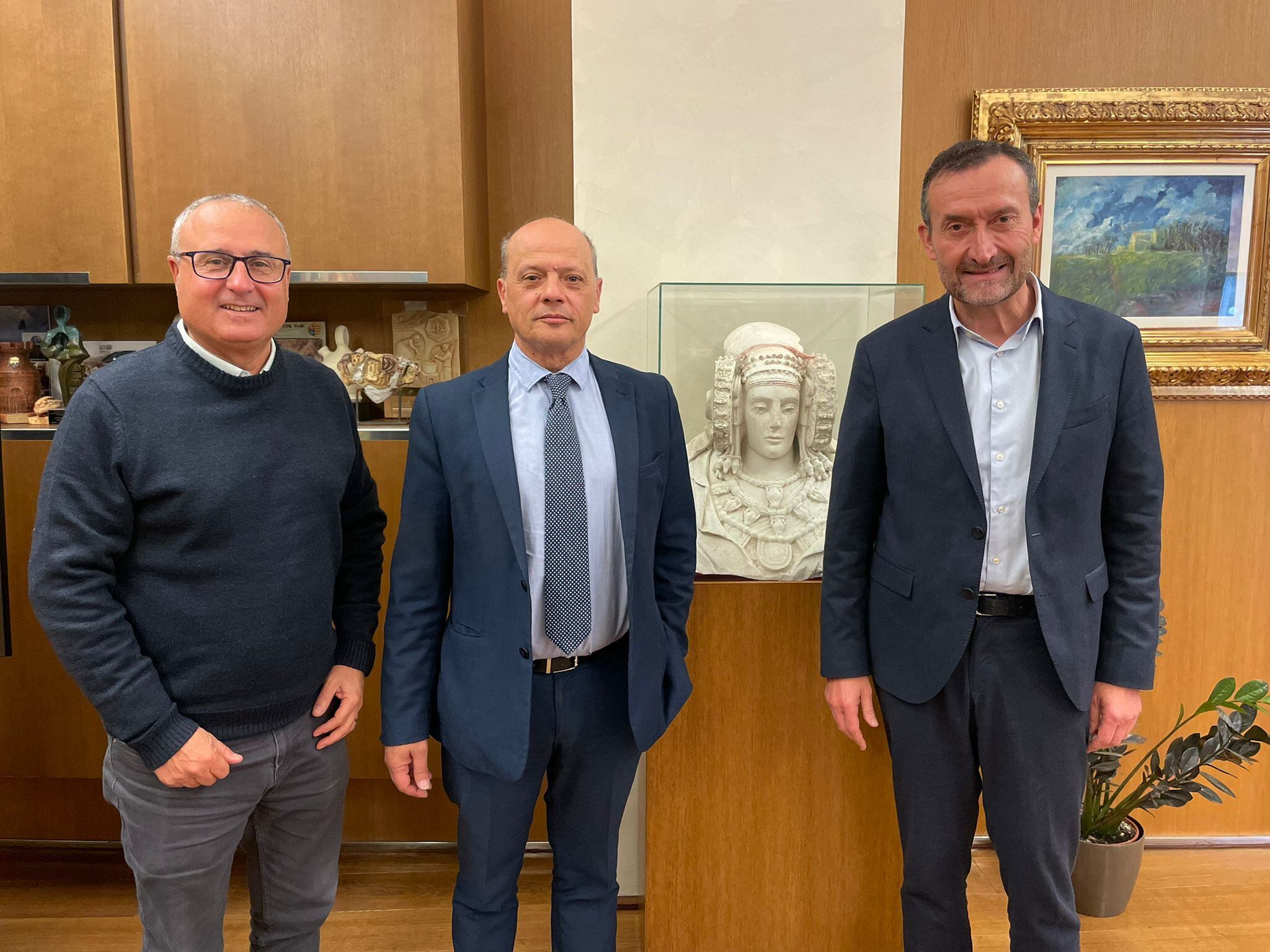 El alcalde de Elche Carlos González, a la derecha, junto al presidente del Elche Joaquín Buitrago y al edil de Deportes Vicente Alberola