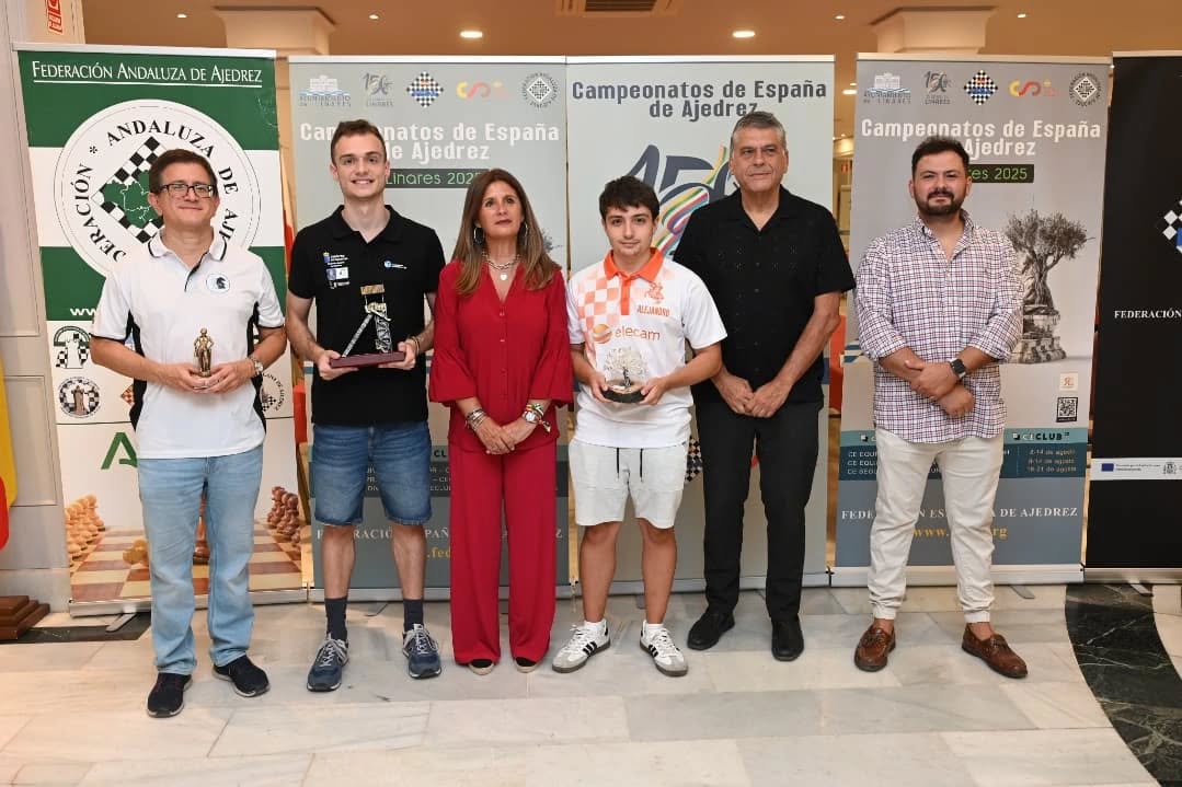 Entrega de premios del CECLUB Segunda División Sur en Linares.