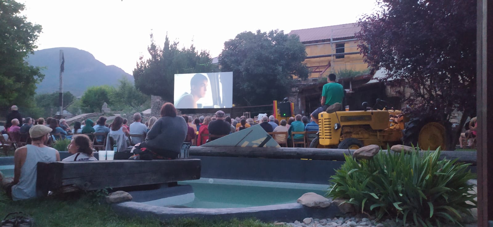 La muestra proyecta películas y cortos en un espacio al aire libre