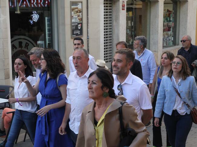 Llegada de los candidatos a la plaza del Consell.