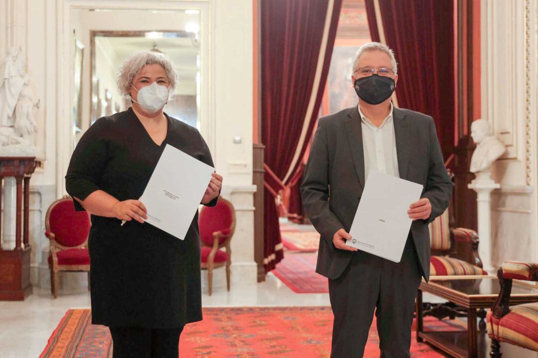 El diputado de Medio Ambiente, José Ignacio Asensio, y la diputada de Políticas Sociales y Presidenta del organismo autónomo Kabia y de la Fundación Uliazpi, Maite Peña