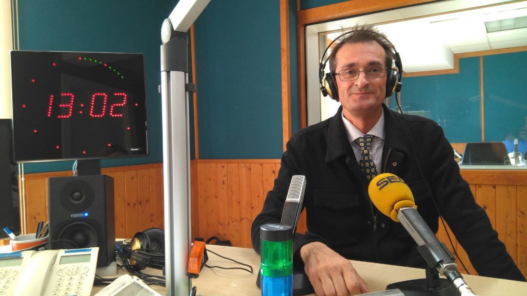 El profesor de la complutense de Madrid Francisco A. González Redondo en los estudios de la Ser.