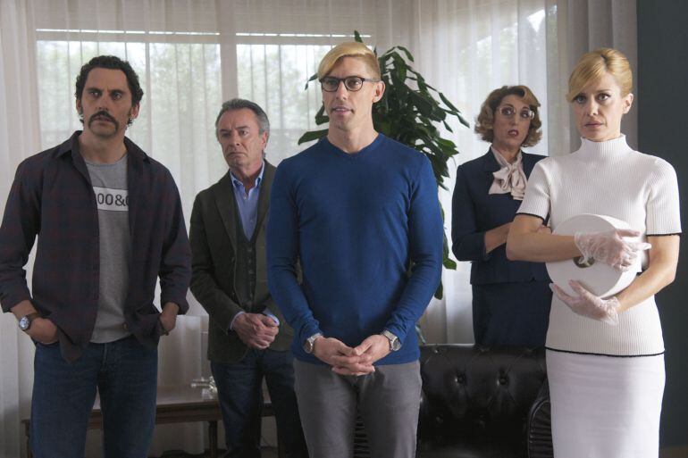 Los actores Adrián Lastra, Alexandra Jiménez, Oscar Martinez, Paco León, Rossy de Palma durante una de las secuencias de &#039;toc toc&#039;. 