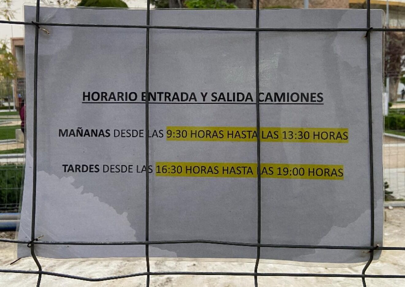 El AMPA Arco de la Alameda denuncia el incumplimiento del horario de entrada y salida de camiones.