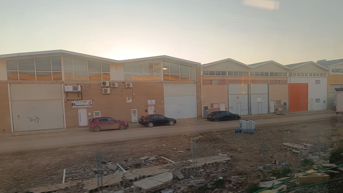 Normalidad en el primer día en el que el tren vuelve a hacer un viaje completo entre Gandia y Valencia