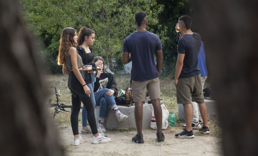 La Policía Local de Jaén ha tenido que intervenir en numerosas ocasiones porque jóvenes de la capital estaban realizando botellones durante el Estado de Alarma