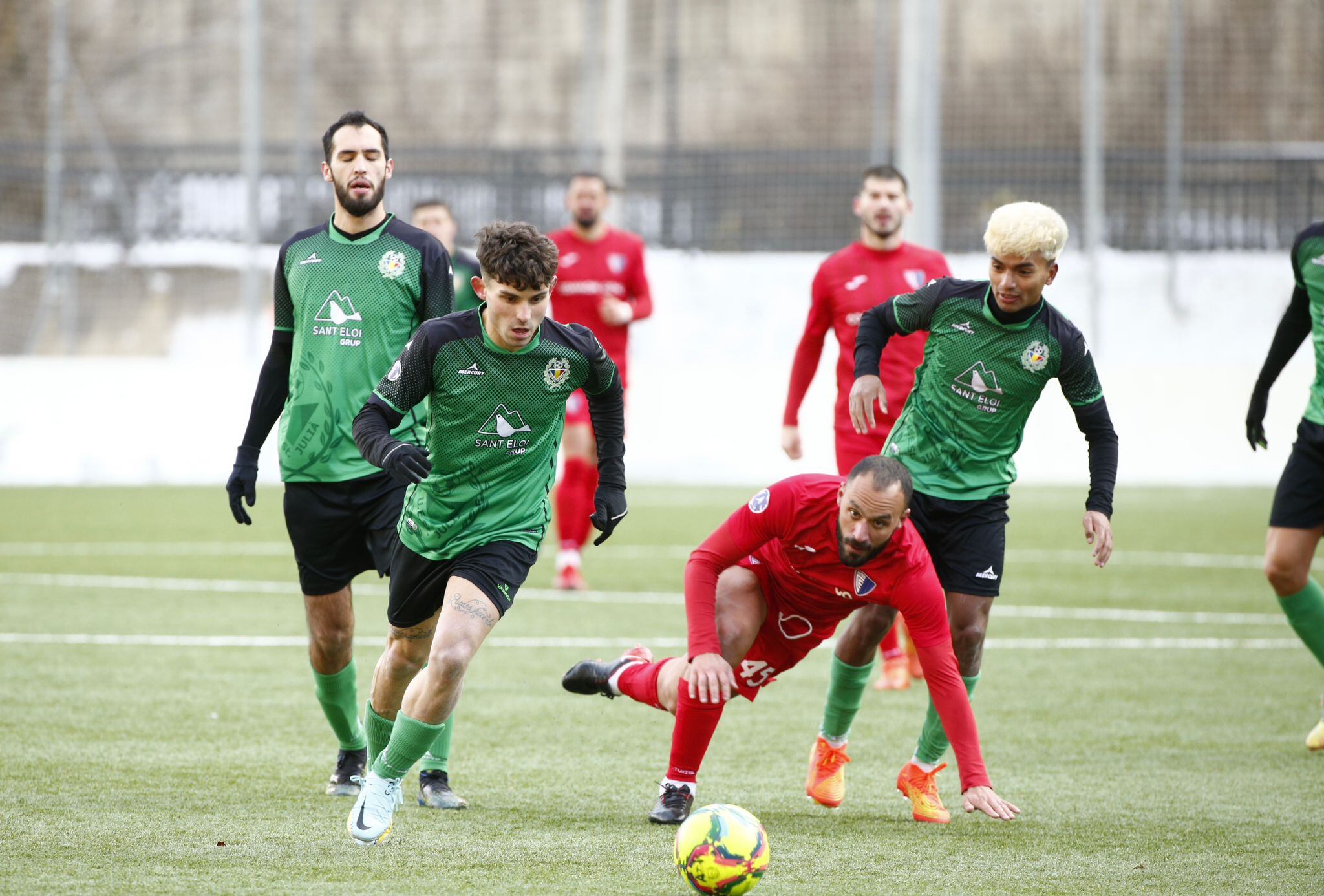 El futbolista de Salas de la Ribera disfruta esta temporada del futbol europeo , primero Italia y ahora en Andorra.
