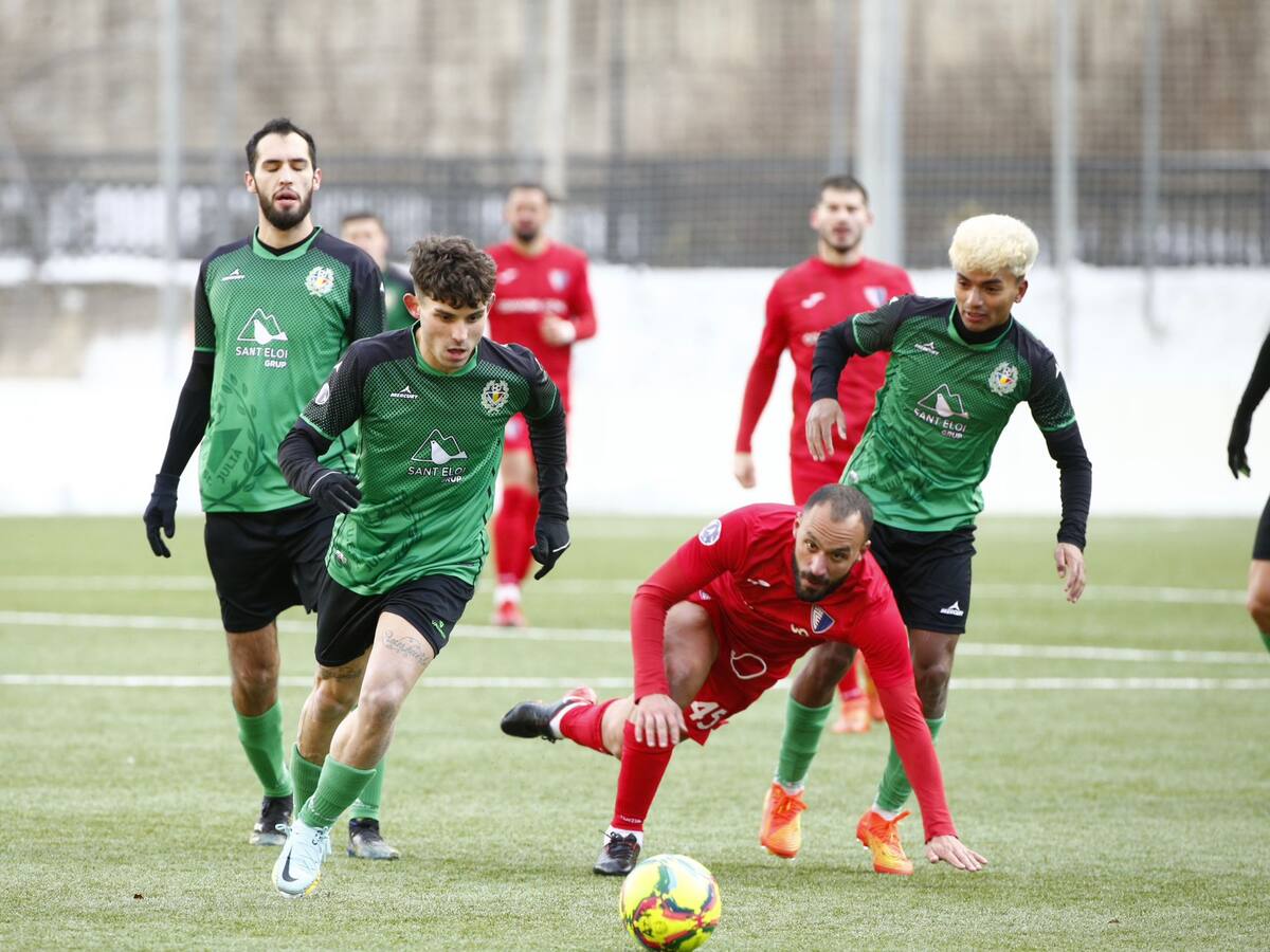 Iván Tato disfruta del fútbol en el Sant Juliá