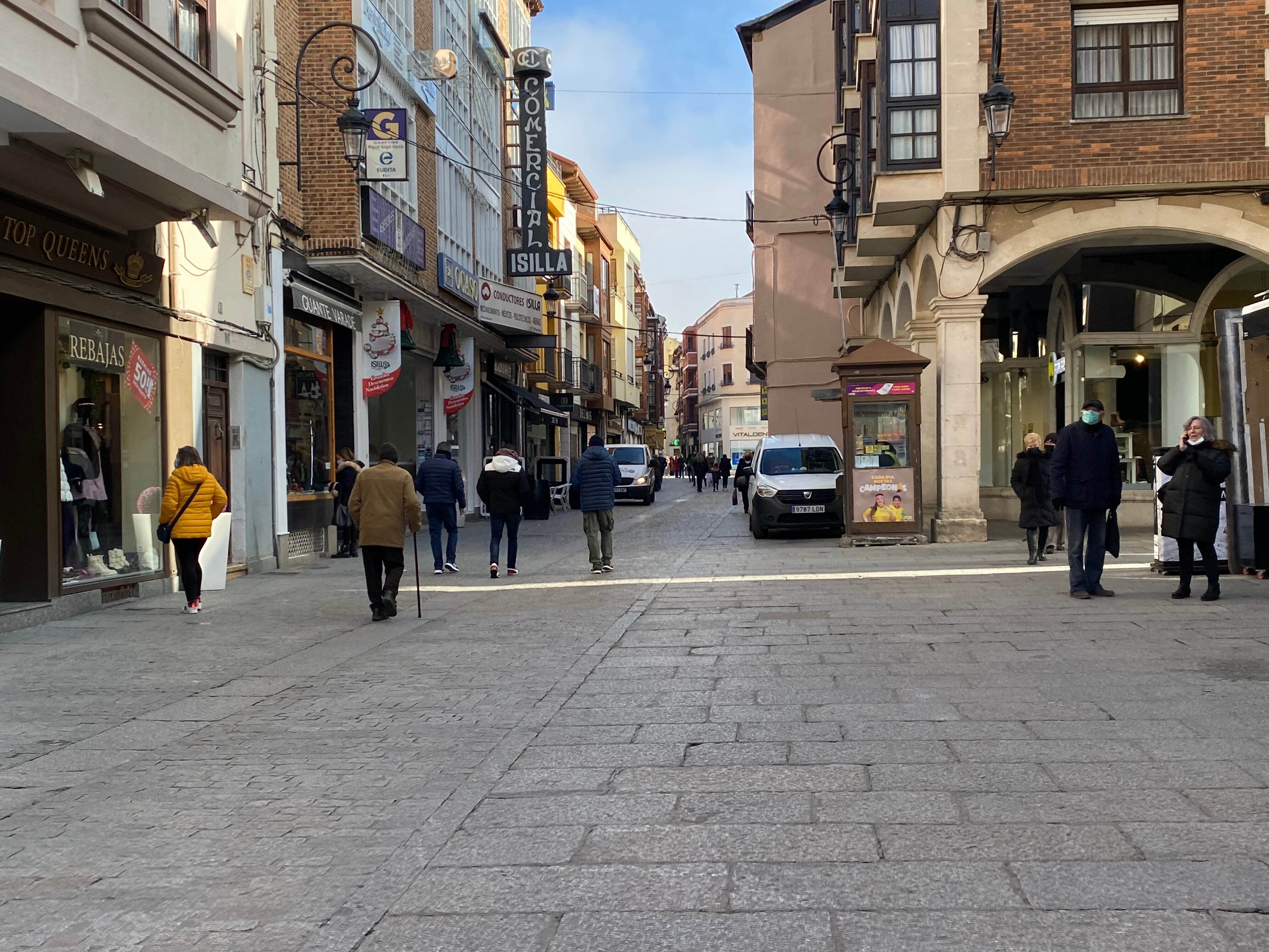 Los abrigos todavía están lejos de aparecer en la calle Isilla